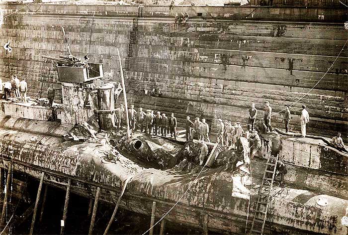 Подводная лодка Л-55 в доке