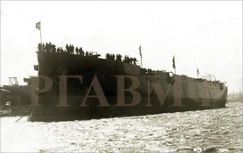 Корпус крейсера I ранга "Аврора" после спуска. 11 (24) мая 1900 г. (РГАВМФ. Ф.21. Оп.1. Д.37. Фото 68)