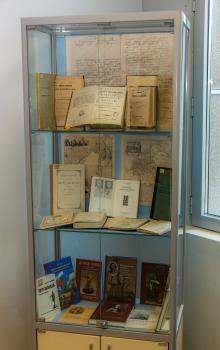 Для гостей архива была подготовлена витрина с интересными изданиями разных лет о Петре Великом