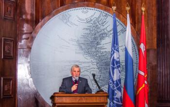 Директор РГАВМФ В.Г. Смирнов выступает с докладом о полярнике Н.Д. Юргенсе в РГО 21-11-2022