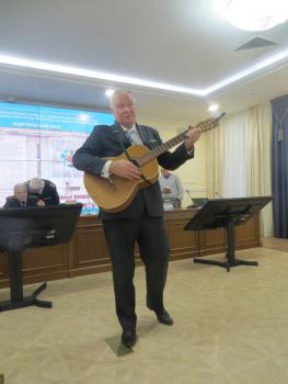 Мичман в отставке Артемьев ВЯ исполняет свою песню о моряках-подводниках ЦВММ 5-10-2022