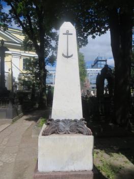  Надгробный памятник М.И. Ратманову