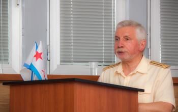 Директор РГАВМФ В.Г. Смирнов выступает с докладом о К.К. Случевском