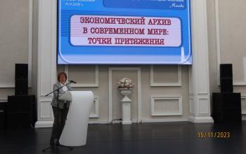 Заместитель директора РГАЭ Е.Р. Курапова выступает с докладом