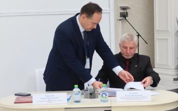 Смирнов В.Г. подписывает Договор о сотрудничестве РГАВМФ с Государственным историческим архивом Сахалинской области Южно-Сахалинск 15-11-2023