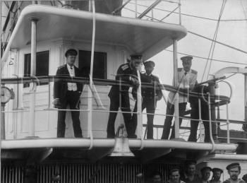 1886 г.-1889 г. Новая Зеландия Великий князь Александр Михайлович и офицеры на мостике корвета «Рында». Ф. 9. Оп. 1. Д. 1189. Л. 7.