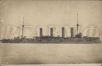 Крейсер «Адмирал Макаров» во время зимовки, видно установленное третье 203-мм орудие. Ревель, зима 1916/1917 гг. 	РГАВМФ. Ф. Р-2239. Оп. 1. Д. 1026. 